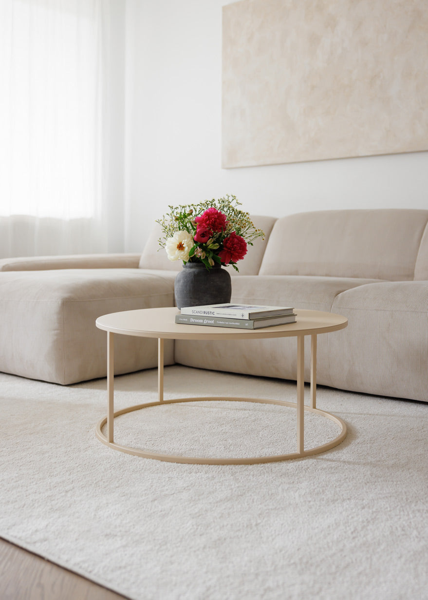 Cremefarbener runder Couchtisch aus Metall von metallbude