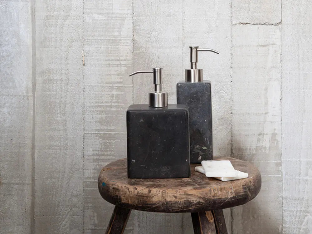 Sort sæbedispenser