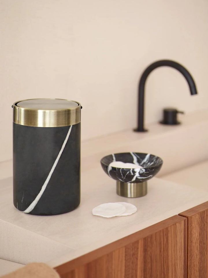 Nero affaldsspand med vippelåg