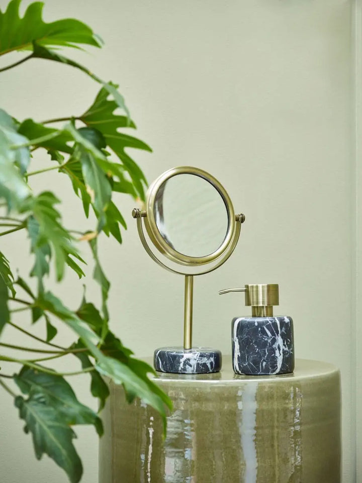 Nero kosmetikspejl til makeup fra Aquanova med forstørrelse