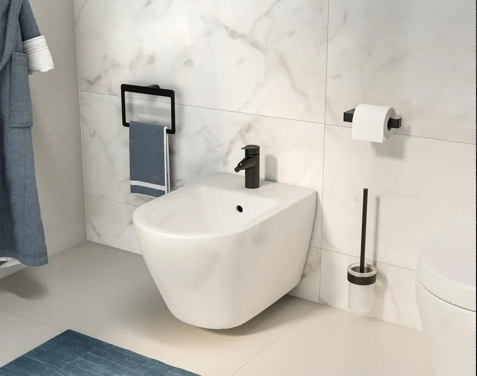 Væghængt sort toiletbørste