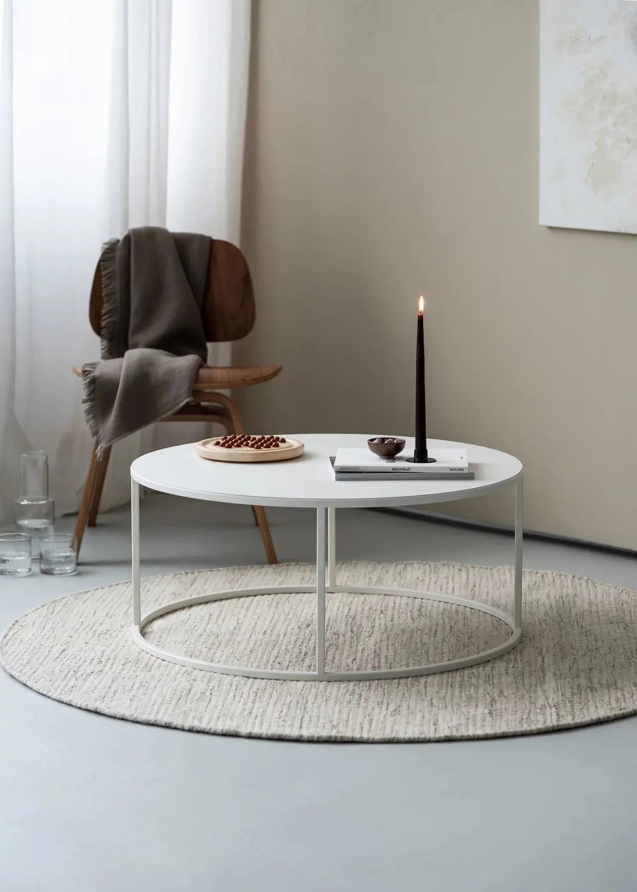 dråbe program mister temperamentet Hvidt rundt sofabord i metal fra metallbude - Rundt bord – Designstore