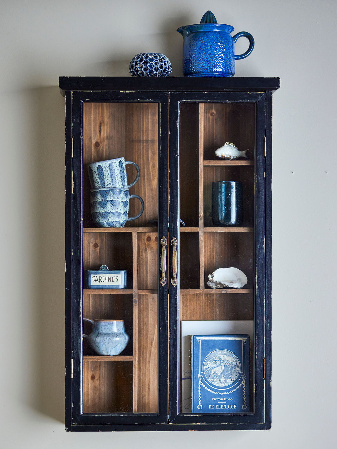 Hazem Skab, Sort, Fyrretræ