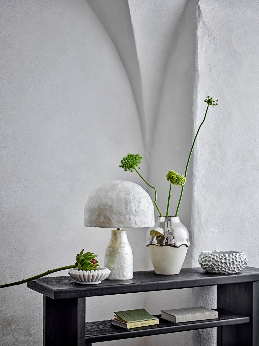 Adria Bordlampe, Natur, Mother of pearl