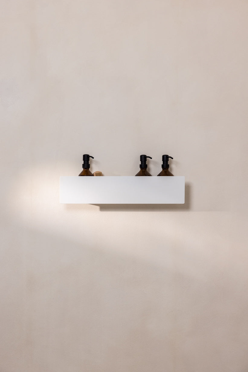 Lang hvid brusehylde 