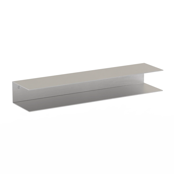 RAWW C-formet hylde monteret på væg – stilren opbevaringsløsning i minimalistisk design