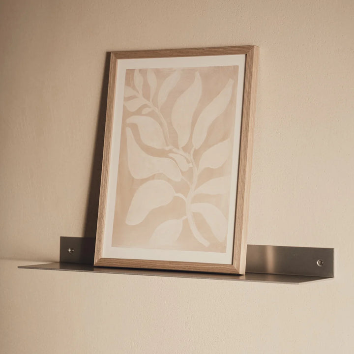 RAWW minimalistisk hylde i aluminium – slank L-formet væghylde i skandinavisk stil