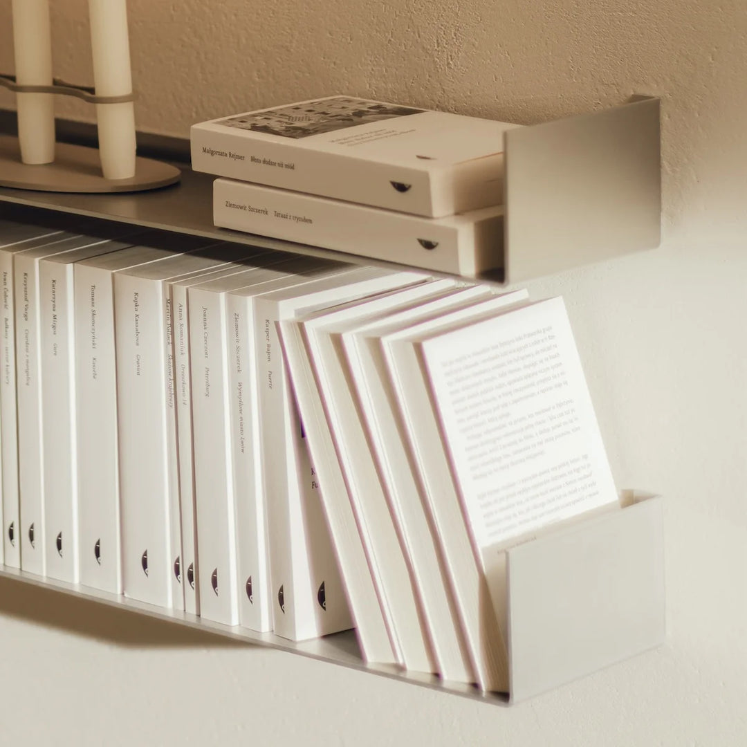 RAWW væghylde i aluminium med U-form – let og svævende hylde i minimalistisk stil