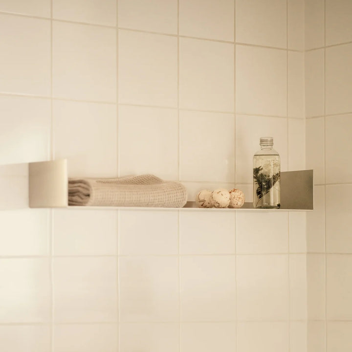 RAWW U-formet væghylde i rå aluminium – minimalistisk design med industriel karakter