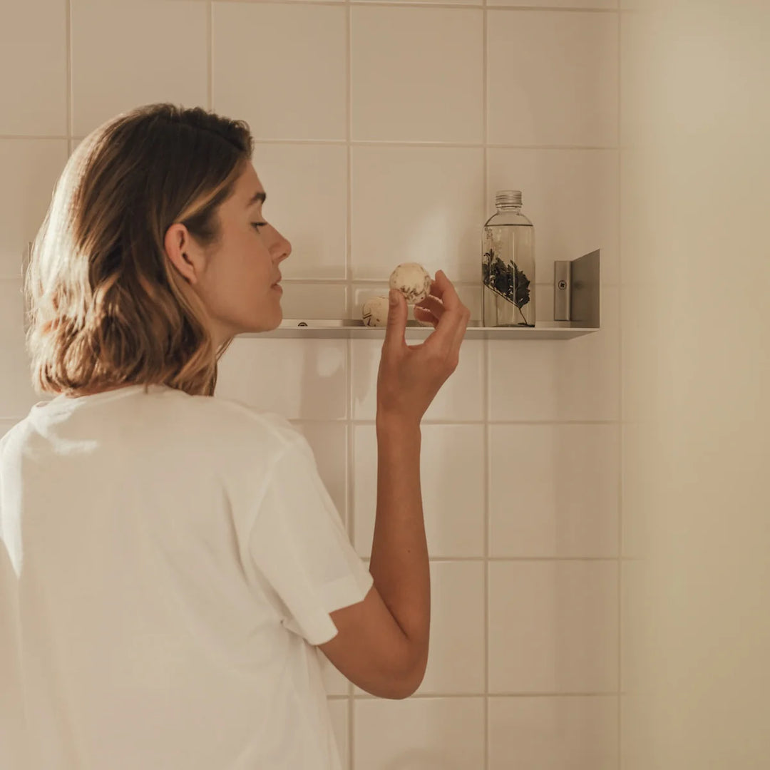 Detaljebillede af RAWW U-hylde – rå aluminiumsoverflade med mat beskyttende coating