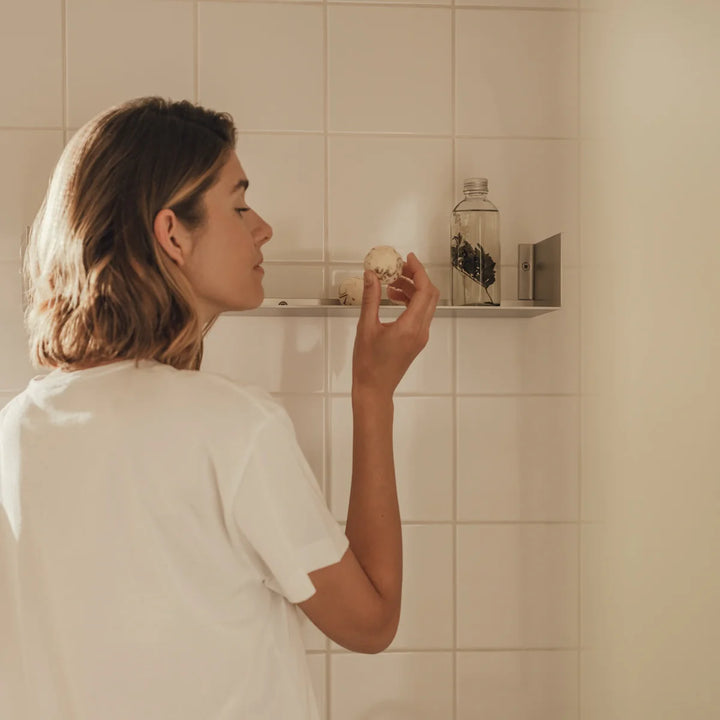 Detaljebillede af RAWW U-hylde – rå aluminiumsoverflade med mat beskyttende coating