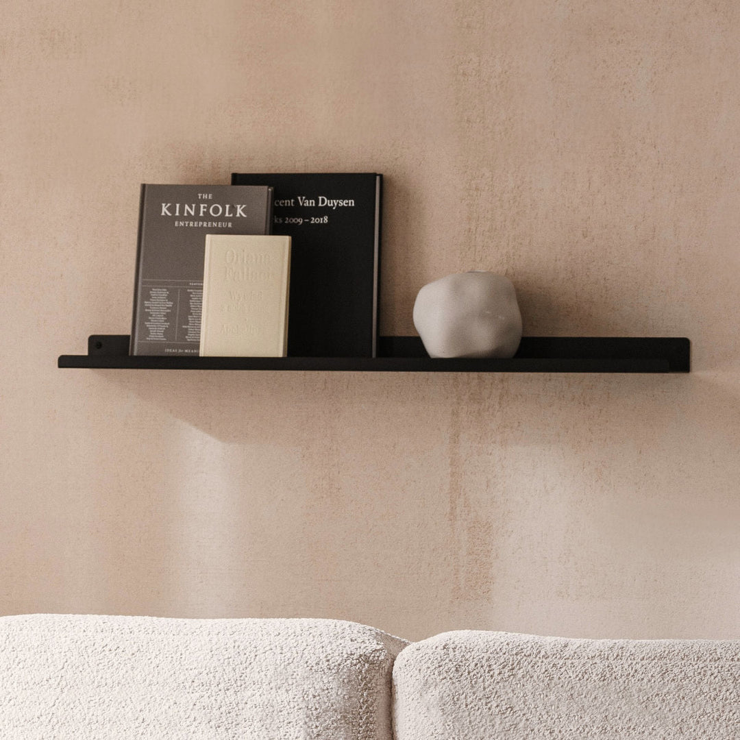 Ekstrem minimalistisk VIENNA hylde i sort – stilren væghylde til kunst og dekoration