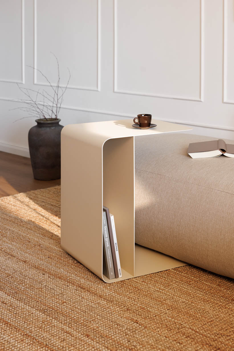 Cremefarbener, moderner Beistell- / Couchtisch von Metallbude – Designstore