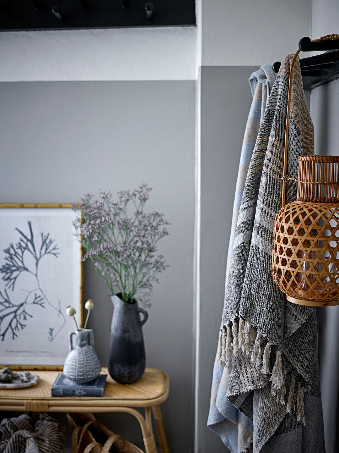 Thenna Konsolbord, Natur, Rattan