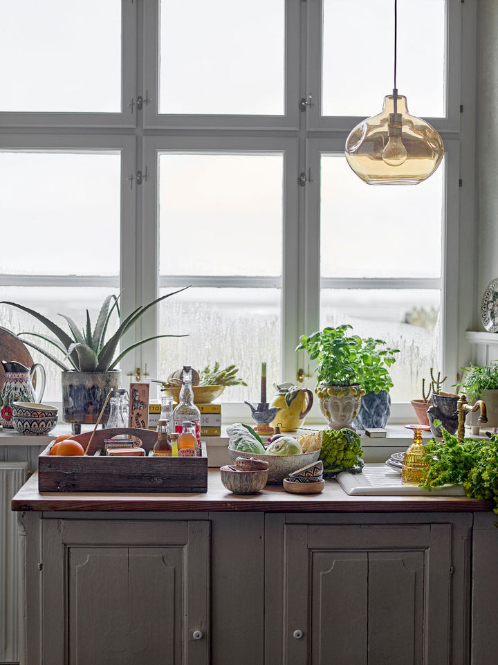 Azizi Pendel, Brun, Glas