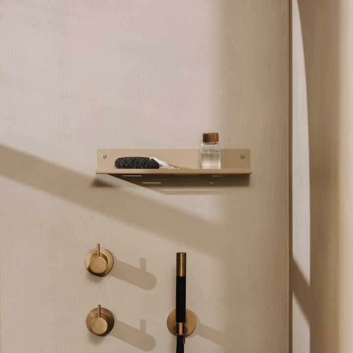 Beige hylde til væg