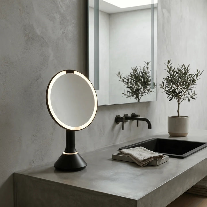 Sort sensor spejl med lys fra simplehuman
