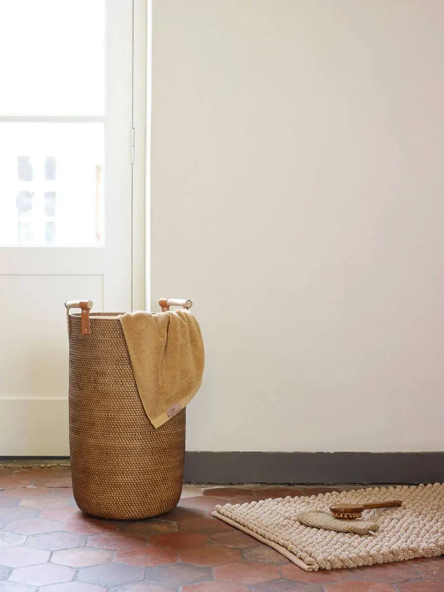 Cino vasketøjskurv i flet fra aquanova