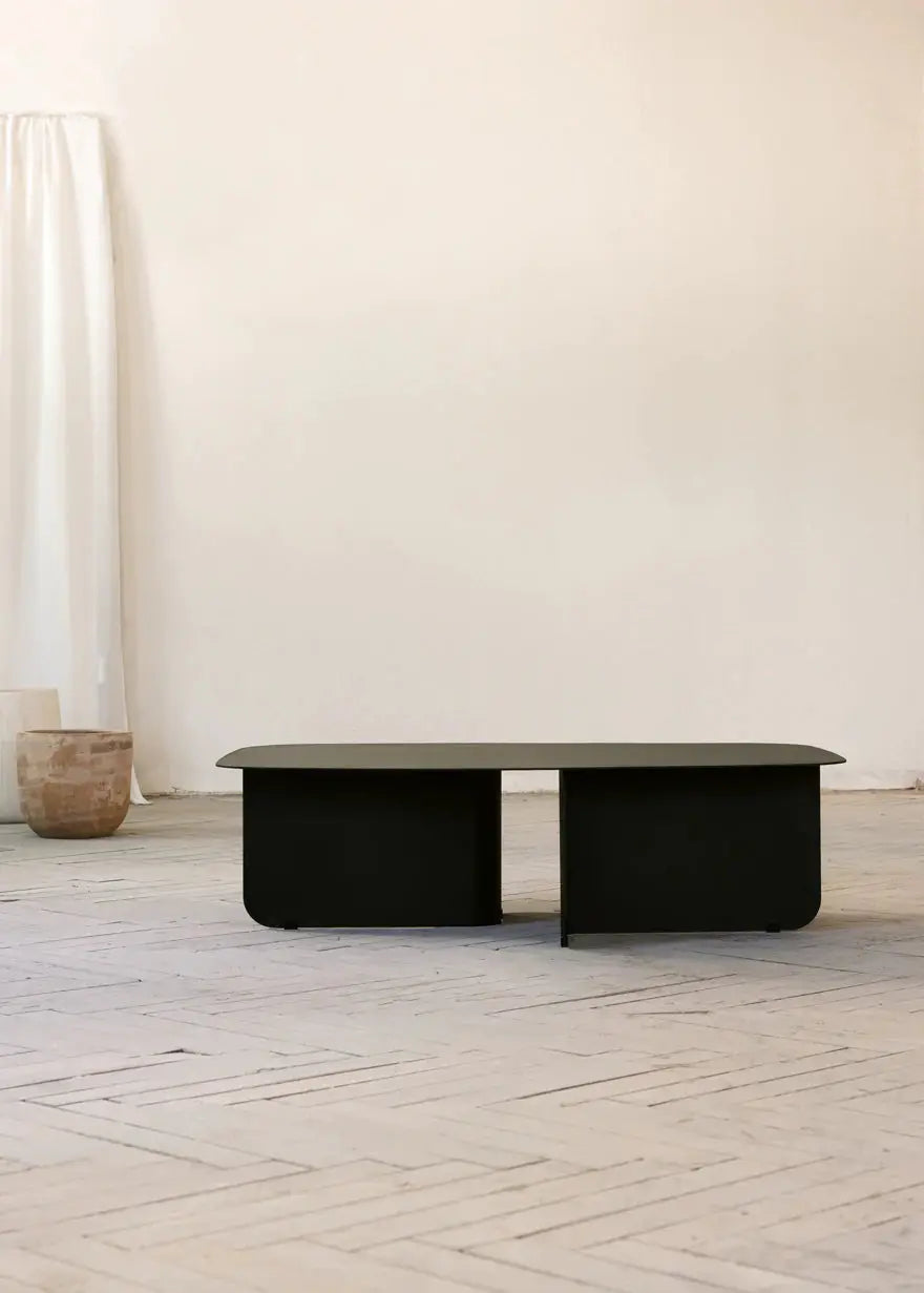 Sort sofabord i minimalistisk design