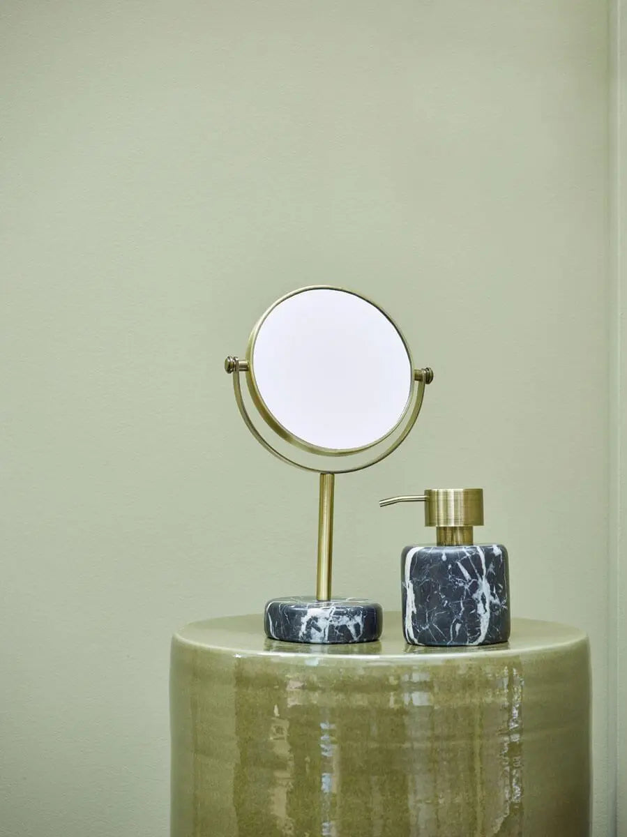 Makeup spejl i marmor med forstørrelse